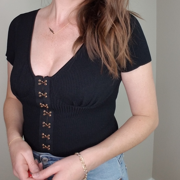 Black ribbed short sleeve bodysuit - Picture 3 of 8